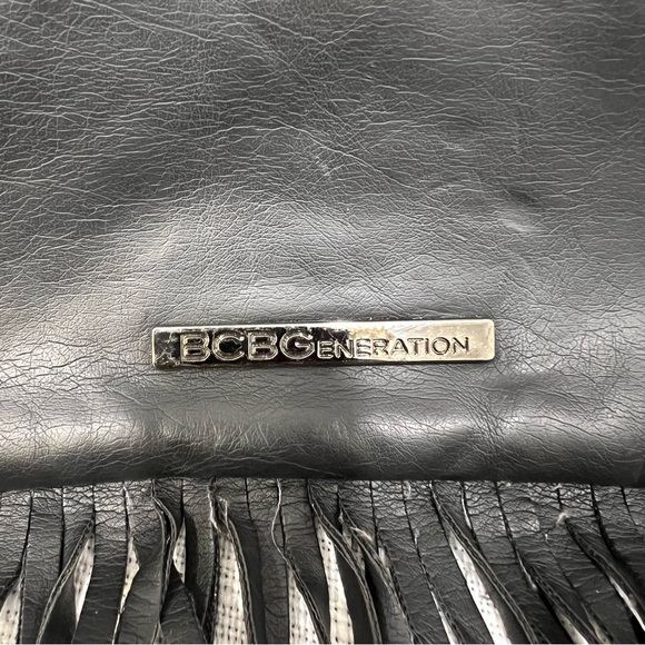 BCBG GENERATION Black Leather Fringe Clutch Bag Magnetic Snap Closure Zipper EUC - Picture 4 of 8